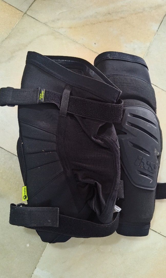 IXS KNEE GUARD XXL, Sports Equipment, Bicycles & Parts, Bicycles on