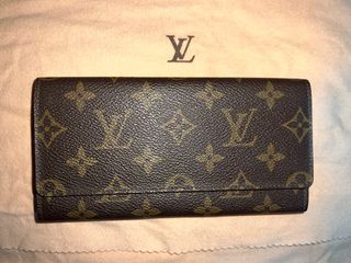 Louie Vuitton Checkbook wallet