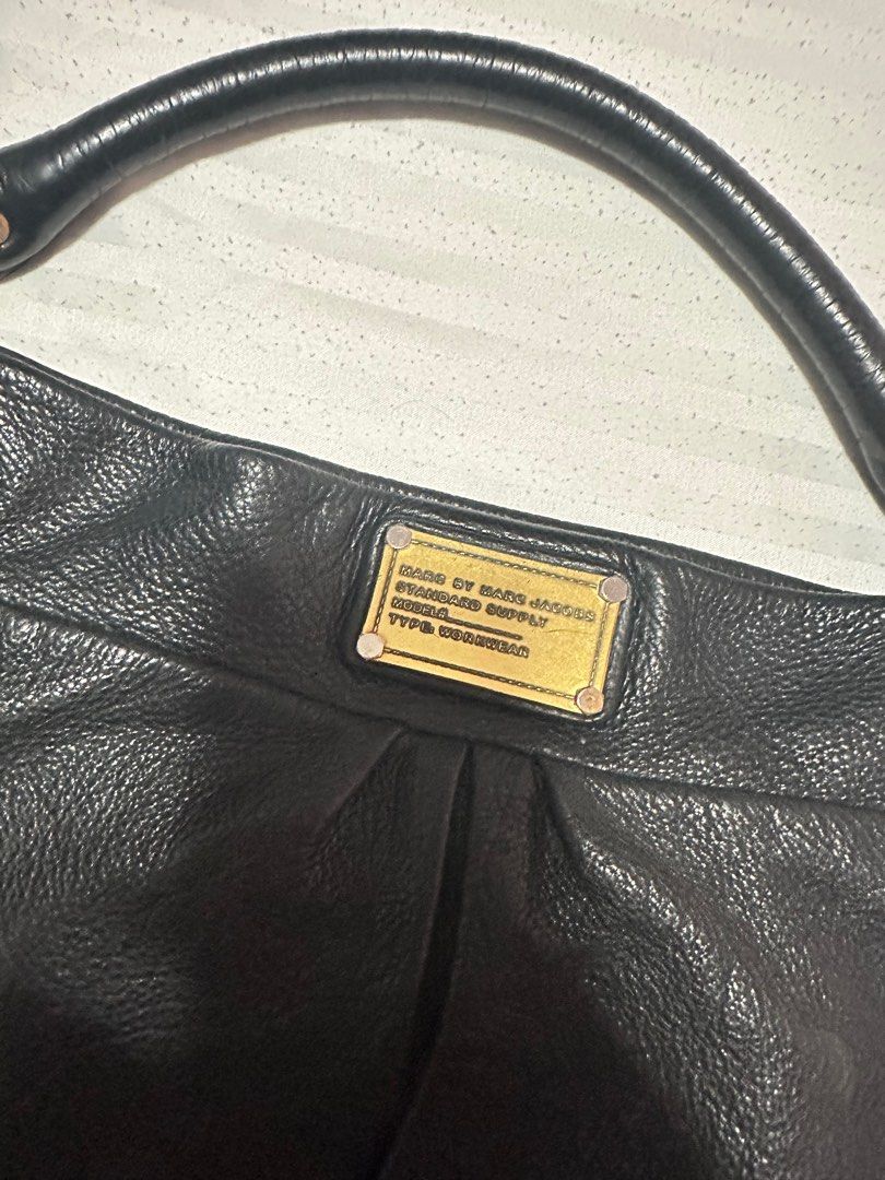Marc Jacobs Hobo Bag (Category: Luxury Bags & Wallets) located in San Fernando. Submitted by thehamiltonqueen (Listing ID 1224800093, Image 2). Description: Marc Jacobs Hobo Bag Color: Black Hardware: Matte Gold Condition: normal signs of wear but nothing major and some tarnishing on the hardware MOP: BDO,BPI, or GCASH Shipping via JNT ( shipping fee will be shouldered by the buyer).