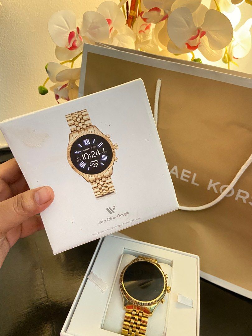 Michael kors smartwatch in gold