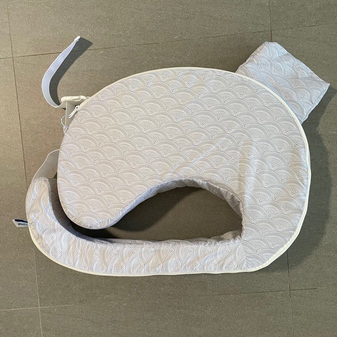 My Brest Friend breastfeeding pillow, Babies & Kids, Nursing & Feeding