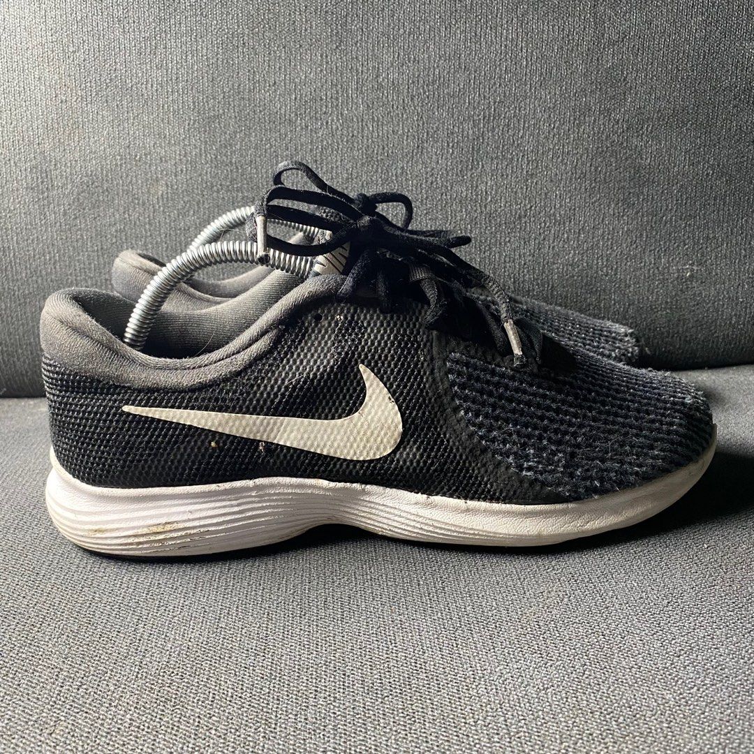 buy nike running shoes
