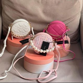 (Category: ) located in . Submitted by 3DeesBagsCollection (Listing ID 1224780276, Image 1). Description: .