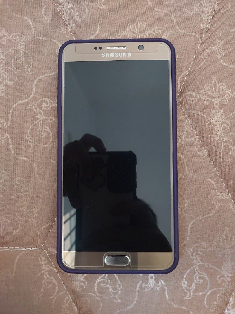 Samsung Galaxy Note 5 | 3GB/32GB | FU (Category: Samsung) located in Pasay City. Submitted by andreiisasundae (Listing ID 1224780598, Image 2). Description: - This Phone is well-used and only has a few hairline scratches on the frame and is a bit faded but has no dents - The only issue it has is that it has a crack on the backglass - It also comes with a case and charger - The battery is still original and has good battery health - The S-Pen stil