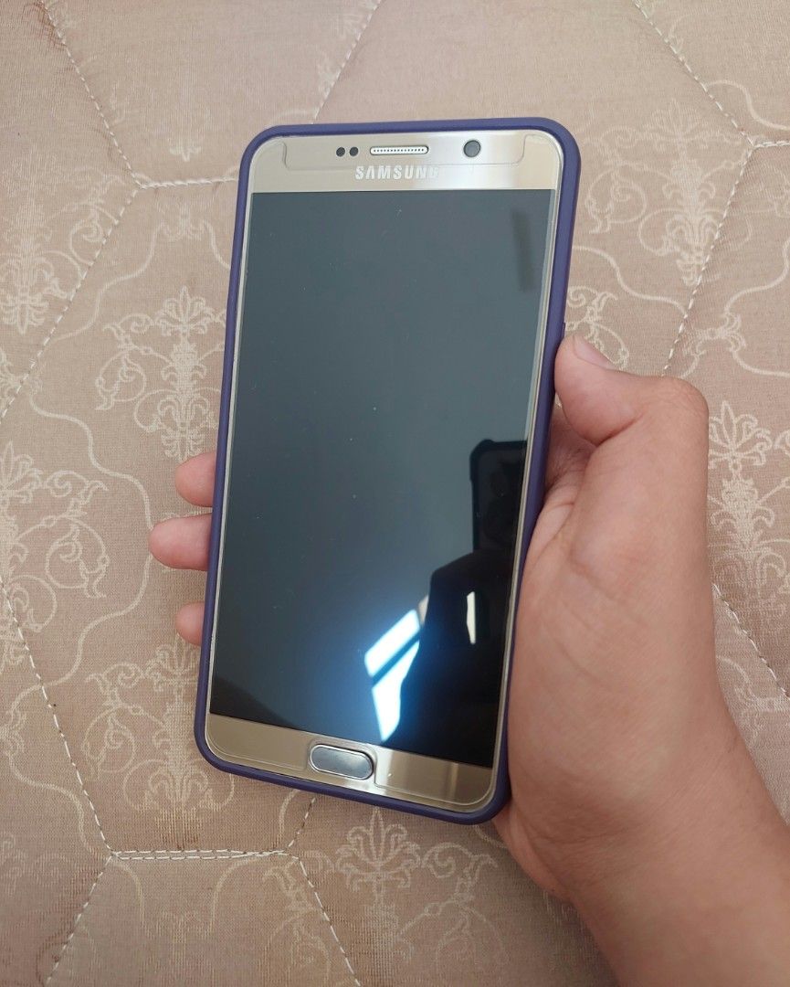 Samsung Galaxy Note 5 | 3GB/32GB | FU (Category: Samsung) located in Pasay City. Submitted by andreiisasundae (Listing ID 1224780598, Image 1). Description: - This Phone is well-used and only has a few hairline scratches on the frame and is a bit faded but has no dents - The only issue it has is that it has a crack on the backglass - It also comes with a case and charger - The battery is still original and has good battery health - The S-Pen stil