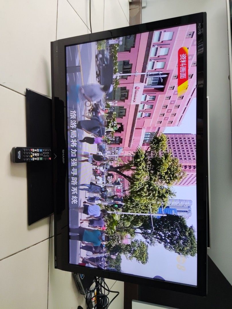 Sharp aquos 32 inch LCD TV (NOT smart and pls read description), TV
