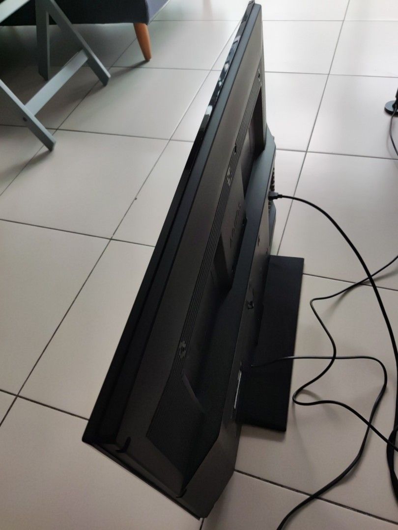 Sharp aquos 32 inch LCD TV (NOT smart and pls read description), TV