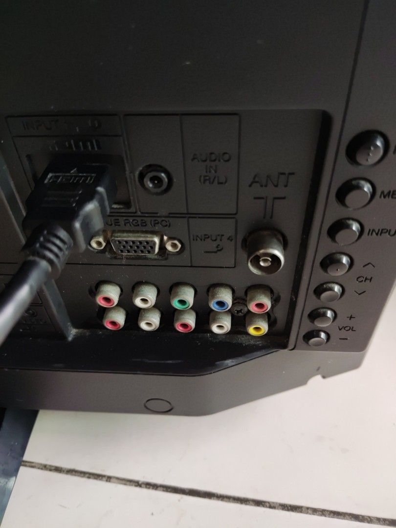 Sharp aquos 32 inch LCD TV (NOT smart and pls read description), TV