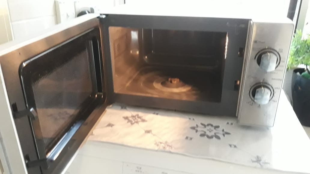 SHARP MICROWAVE OVEN with Grill R613CST 20L, TV & Home Appliances, Kitchen Appliances, Ovens