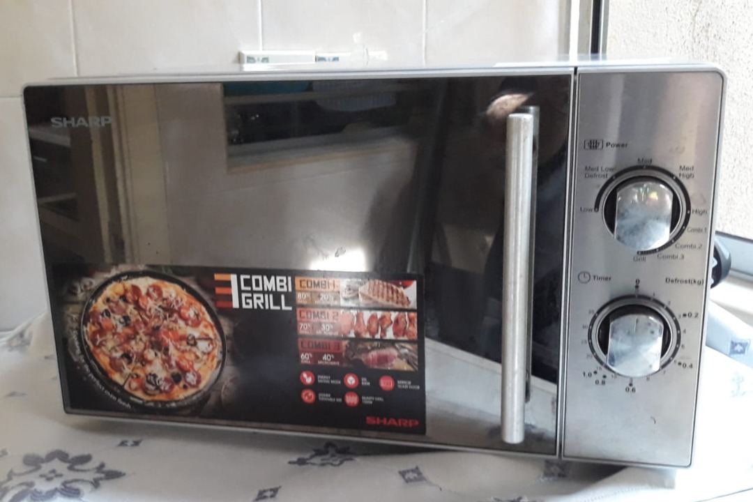 SHARP MICROWAVE OVEN with Grill R613CST 20L, TV & Home Appliances, Kitchen Appliances, Ovens