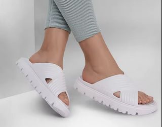 SKECHERS Foamies Sandals - White size US 8 - fits size 8