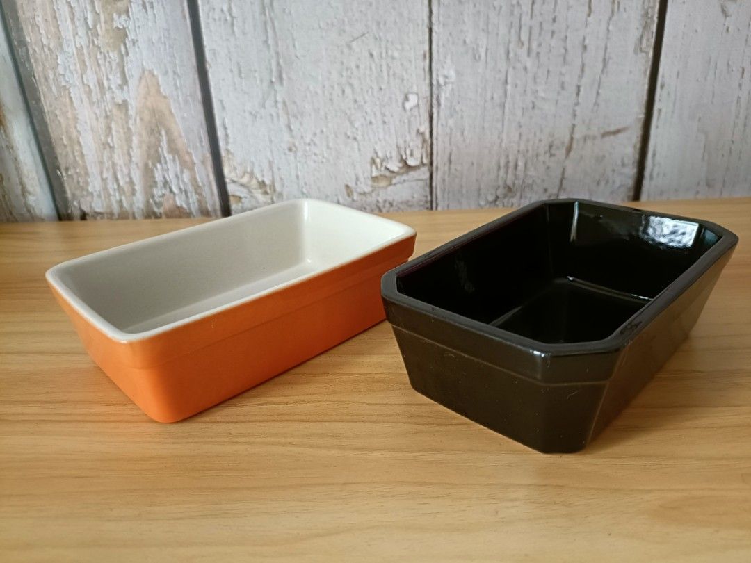 Stoneware baking dish (Category: Bakeware) located in Mandaluyong City. Submitted by aishoppe08 (Listing ID 1224793951, Image 3). Description: P350/both h4cm x d9.5 with minor factory defect.