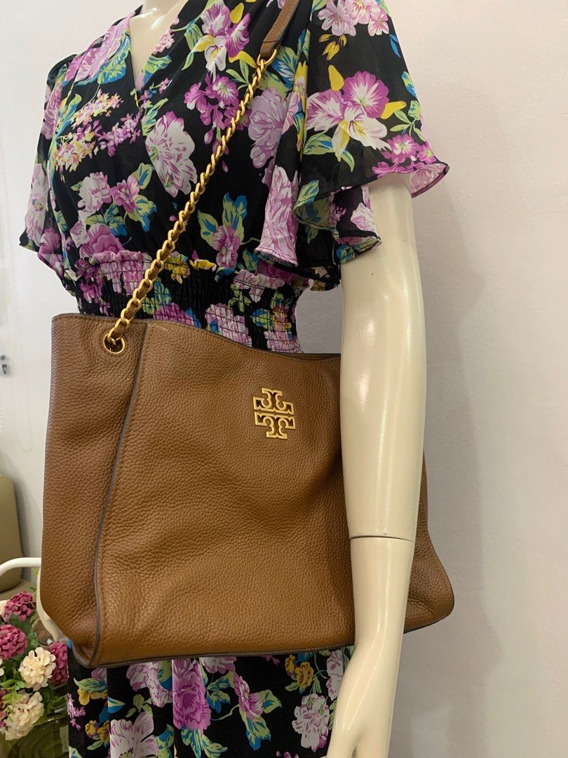 Tory burch Britten Small Slouchy Tote, Luxury, Bags & Wallets on Carousell