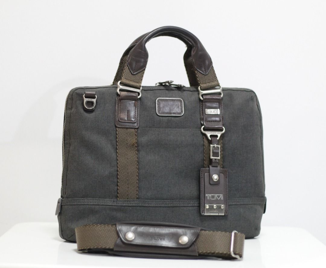 Tumi 22610ATH2 Alpha Bravo Earl Compact Brief / 15" pilot flight bag