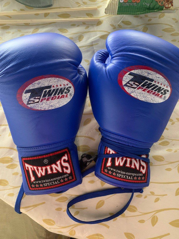 Twins lace discount up boxing gloves