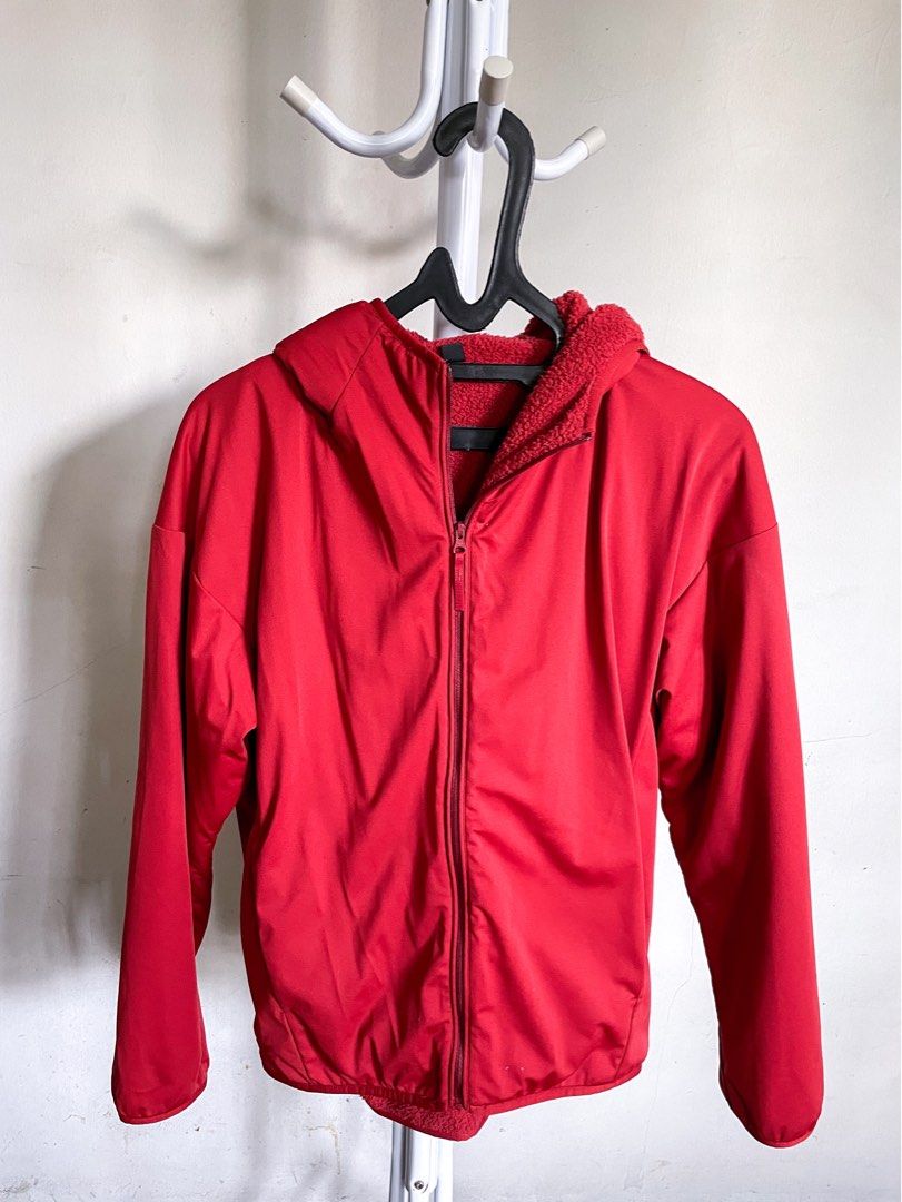 Uniqlo red jacket - jaket gunung, Fesyen Wanita, Pakaian Wanita, Baju ...