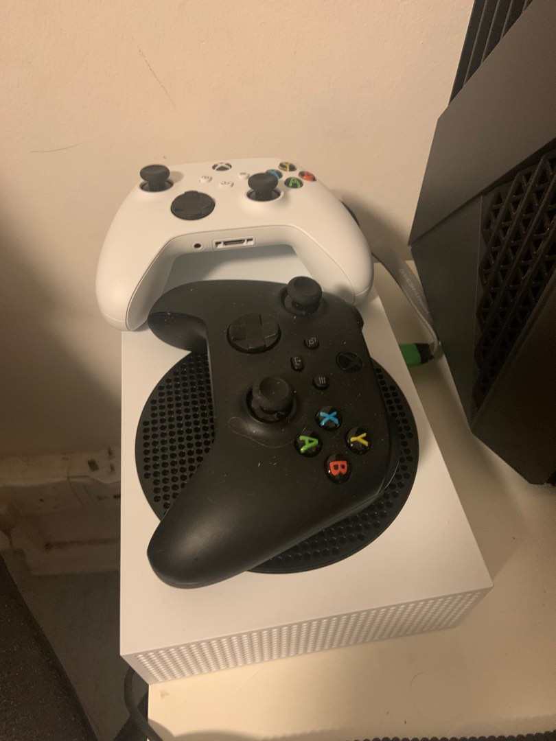 Xbox Series S with 2 controllers, Video Gaming, Video Game Consoles