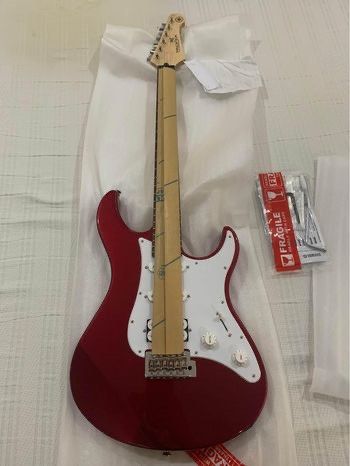 Yamaha Electric Guitar (Category: Musical Instruments) located in San Fernando. Submitted by mercymrod73853 (Listing ID 1224752107, Image 1). Description: Brand new! With tag and intact. Pm for inquiries. .