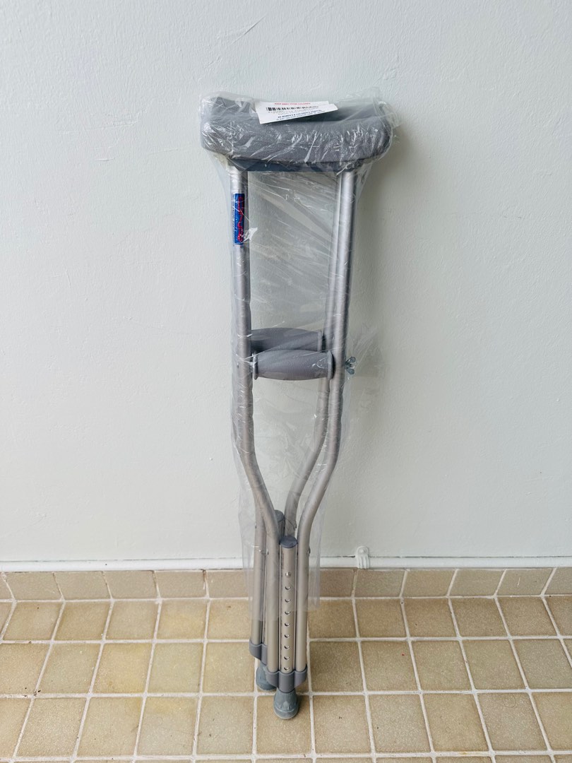 Youth Crutches, Health & Nutrition, Medical Supplies & Tools on Carousell