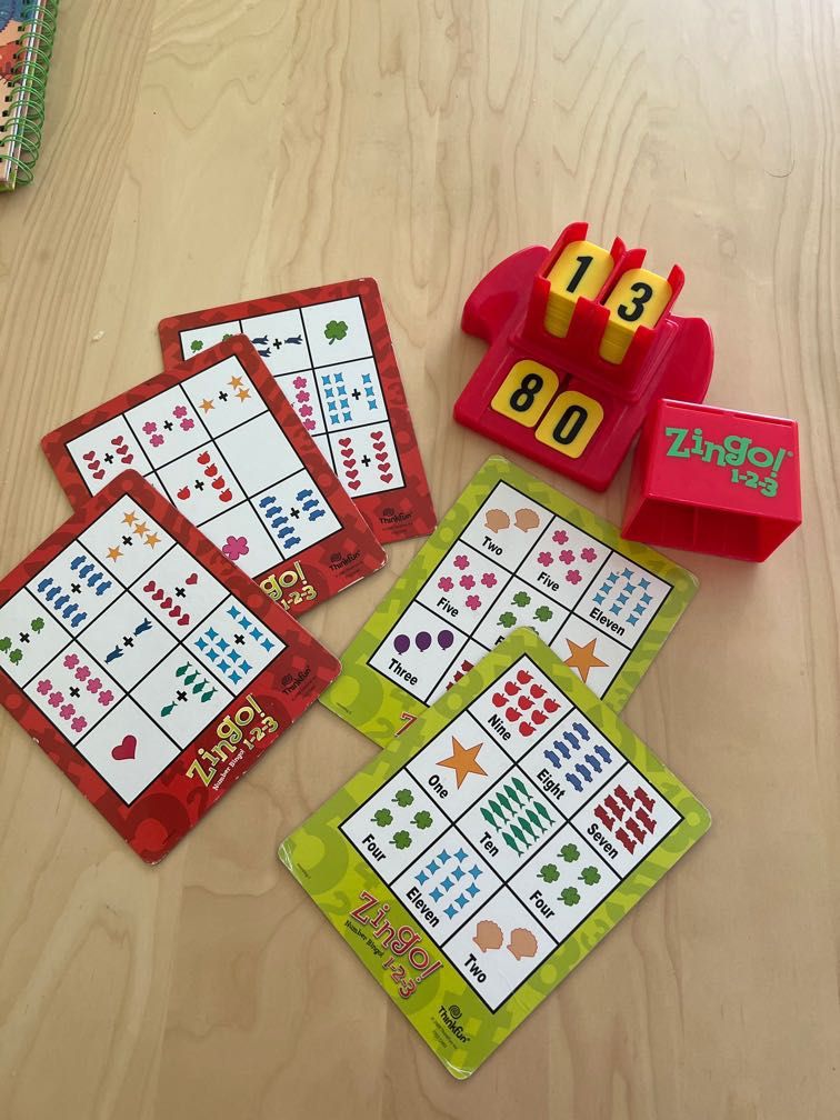 ThinkFun Zingo 1-2-3 – Rasantes Zahlen-Bingo Für Kinder Ab 4 Jahren | Mit Zingo-Maschine & 6 Legetafeln | Spielerisch Rechnen Lernen