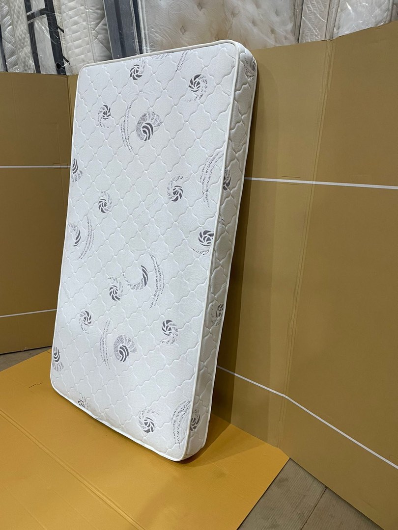 062304 (1) Super single mattress brand max coil 7 inch 60, Furniture