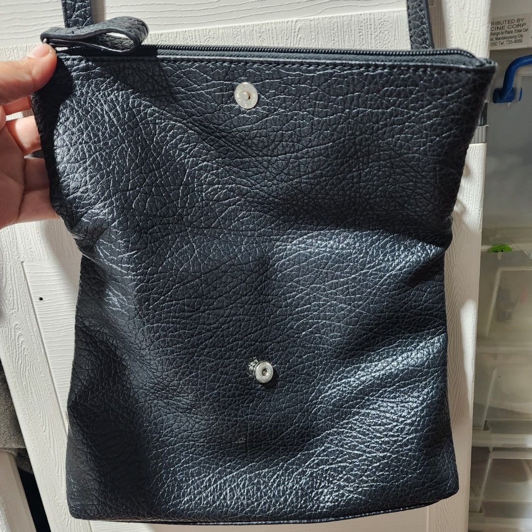 💯 NINE WEST Black Sling Bag (Category: Cross-body Bags) located in Quezon City. Submitted by sun_riser (Listing ID 1225049765, Image 3). Description: ❤️ Bought in L.A. ❤️ My personal fave ❤️ Clean inside out ❤️ No other inclusions ❤️ Price is negotiable ❤️ NO RETURN AFTER TRANSACTION. ALL SALES ARE FINAL ❤️ PAYMENT FIRST.