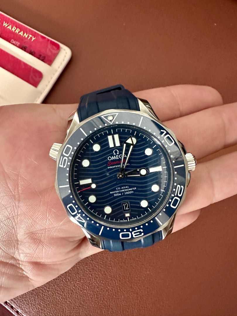 Omega seamaster diver 300m blue rubber strap deals
