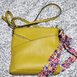 💯 Steve Madden Yellow-Green Sling Bag