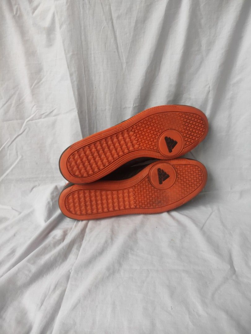 Adidas universal tr / 29,5 Cm, Fesyen Pria, Sepatu , Sneakers di Carousell