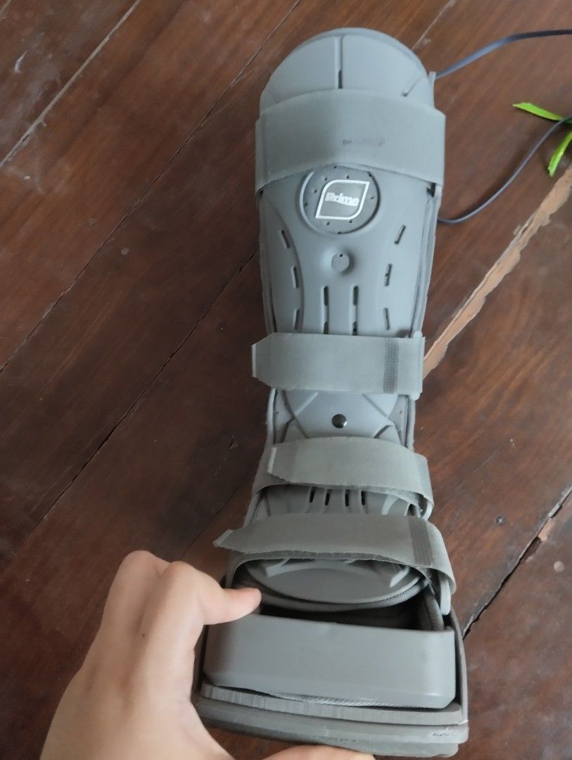 Air Cast / Boot / Ankle Sprain / Leg Injury, Health & Nutrition