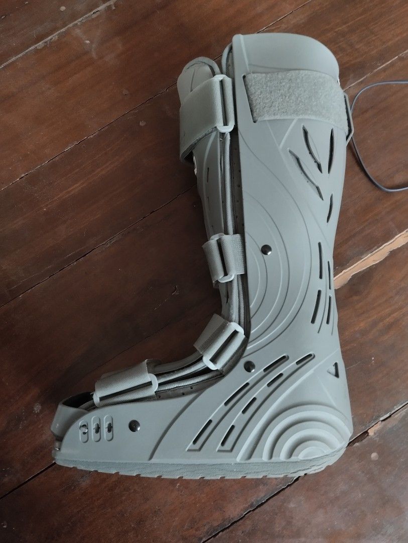 Air Cast / Boot / Ankle Sprain / Leg Injury, Health & Nutrition