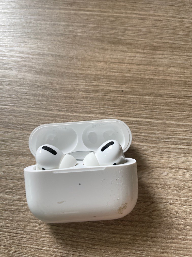 AirPod pro, casing not working, Audio, Earphones on Carousell