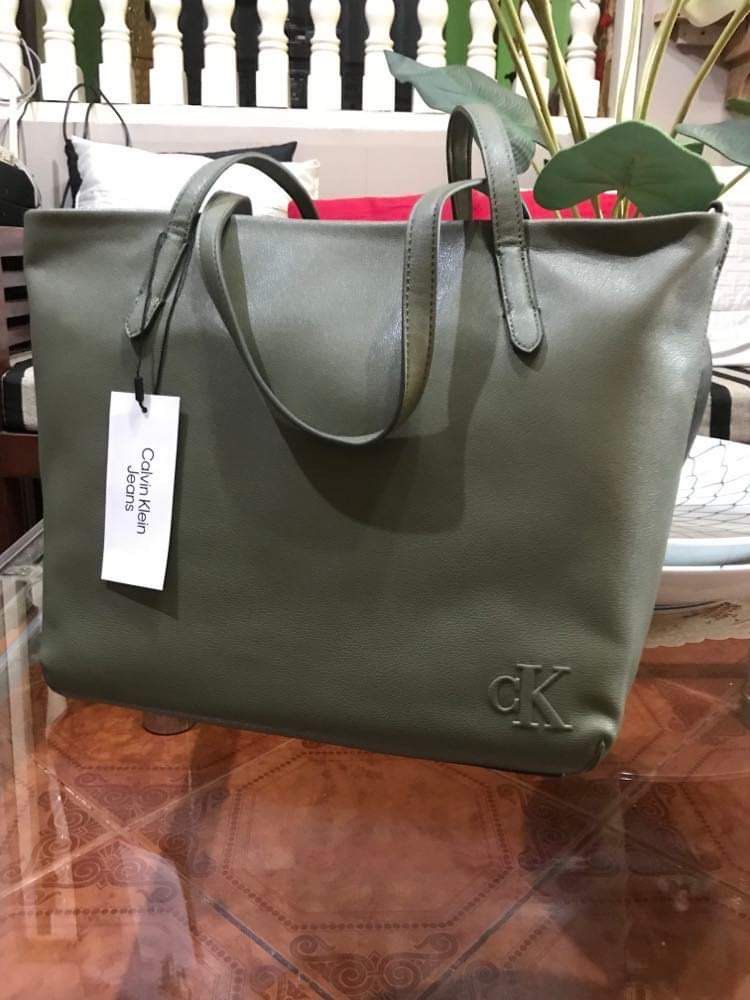 Calvin klein collegic shopper deals