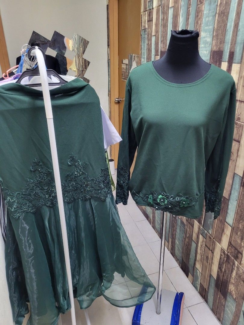 Baju Raya modern, Women's Fashion, Muslimah Fashion, Tops on Carousell