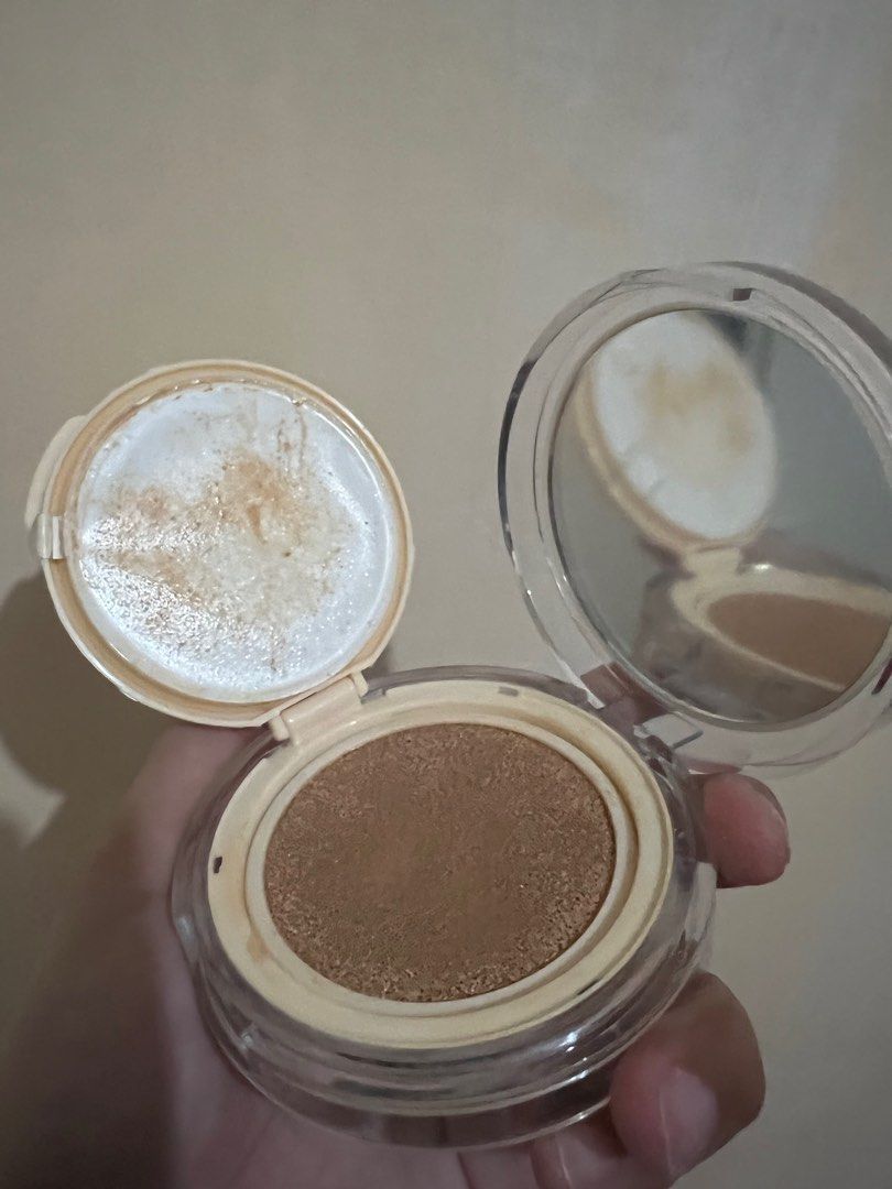 Barenbliss cushion in 02 Medium Bud (Category: Makeup) located in Paombong. Submitted by pewpay (Listing ID 1225085964, Image 2). Description: Used 3x Mirror still with cover No box .