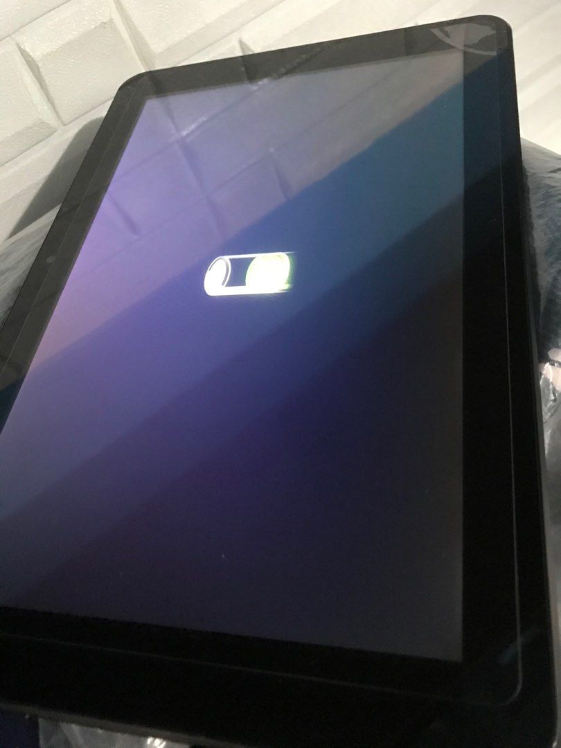 Bauhn 10 inches quadcore tablet defective (Category: Android) located in Manila. Submitted by blackdmnd_stuff (Listing ID 1225056185, Image 2). Description: It seams not charching.. and shutingdown after charging after 5mnts or less.. Has screen protector and newly replace battery.. minor issue:minor crack glasscreen upper right corner but doesnt affects the lcd or panel screen.. .