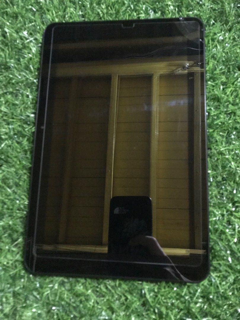 Bauhn 10 inches quadcore tablet defective (Category: Android) located in Manila. Submitted by blackdmnd_stuff (Listing ID 1225056185, Image 3). Description: It seams not charching.. and shutingdown after charging after 5mnts or less.. Has screen protector and newly replace battery.. minor issue:minor crack glasscreen upper right corner but doesnt affects the lcd or panel screen.. .