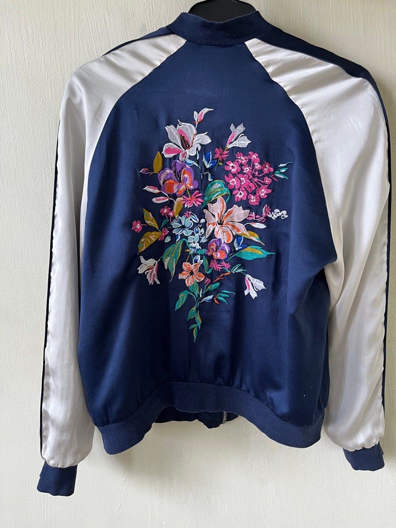 Bershka Oriental Inspired Satin Bomber Jacket (Category: Coats, Jackets and Outerwear) located in Pasig City. Submitted by feelmm (Listing ID 1224959061, Image 2). Description: .