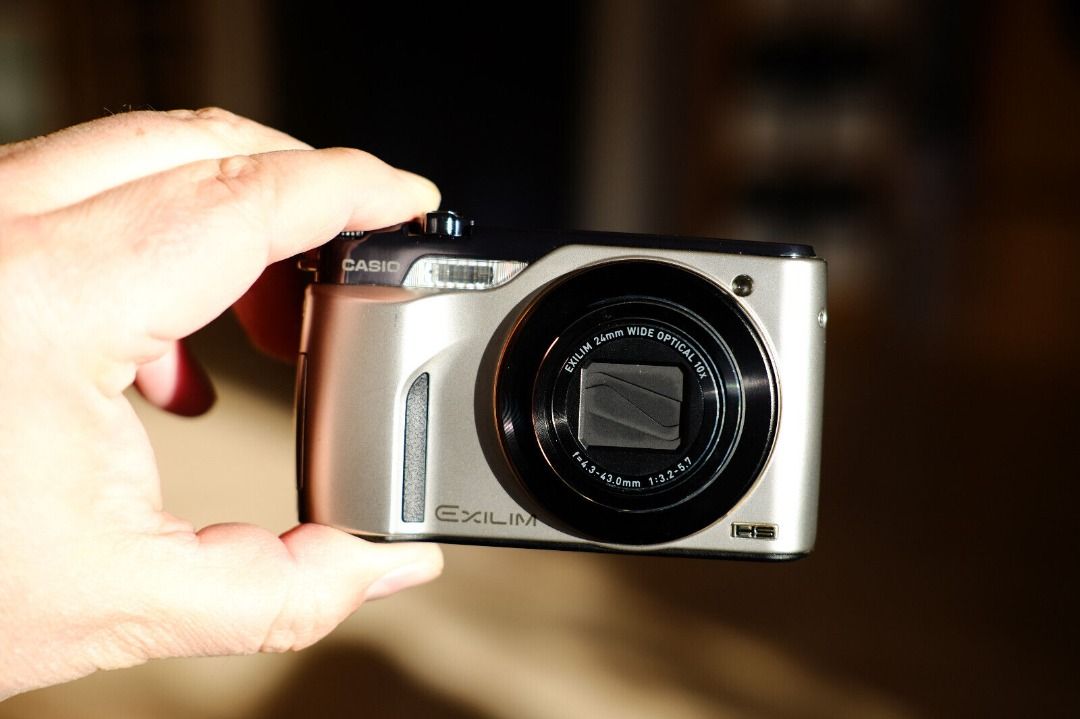 BMC Casio Exilim EX FH100 10MP Silver 10X Wide Optical Zoom Digital Compact used CCD Sensor