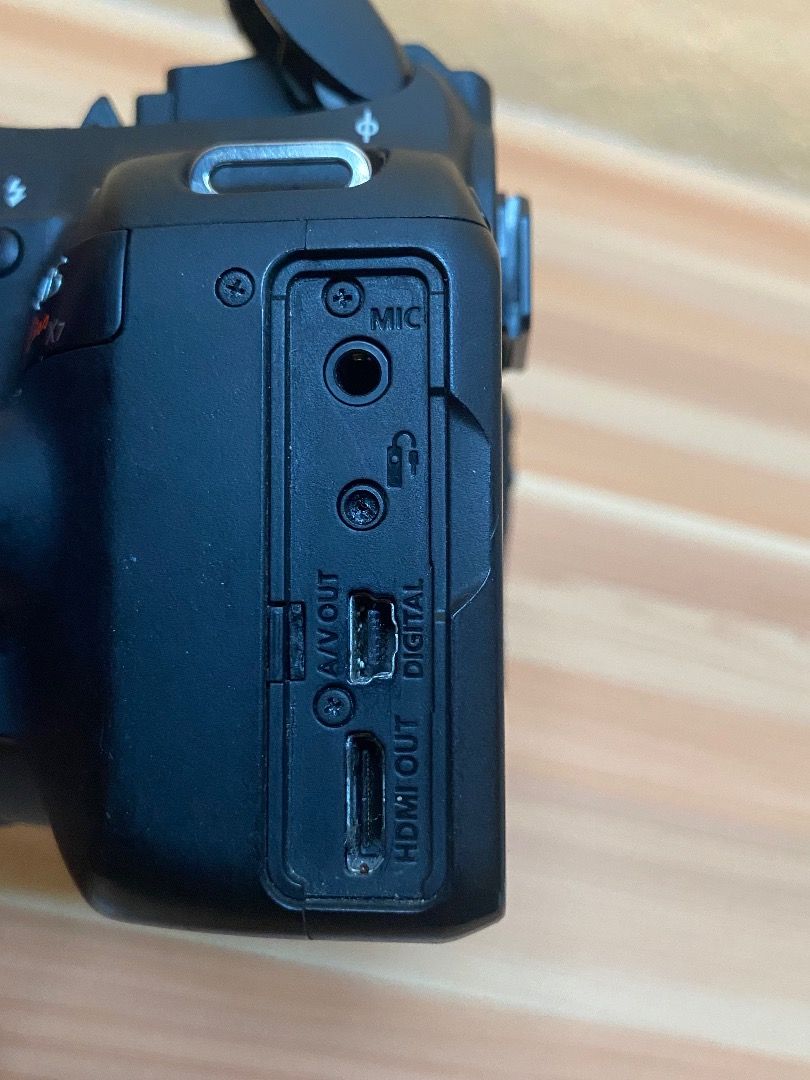 Canon Kiss X7 / 100D with FREE Tech Bag, Photography, Cameras on Carousell