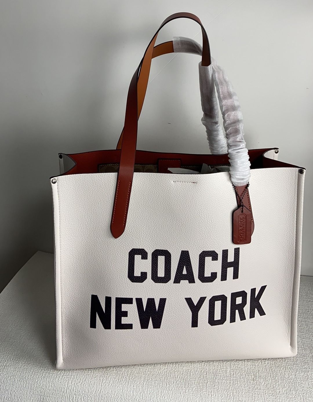 CH765 minimalist retro cream white coach new commuter bag handbag tote bag RELAY TOTE minimalist style textured tote bag whether you are commuting to