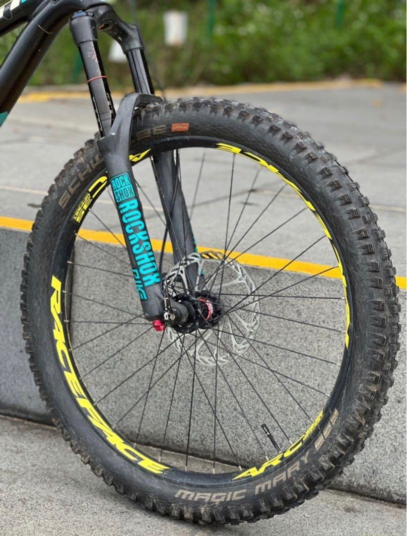 CHEAPEST CARBON YETI SB5.5 27.5 PLUS Medium GX 12 speed Sports Equipment Bicycles Parts Bicycles on Carousell