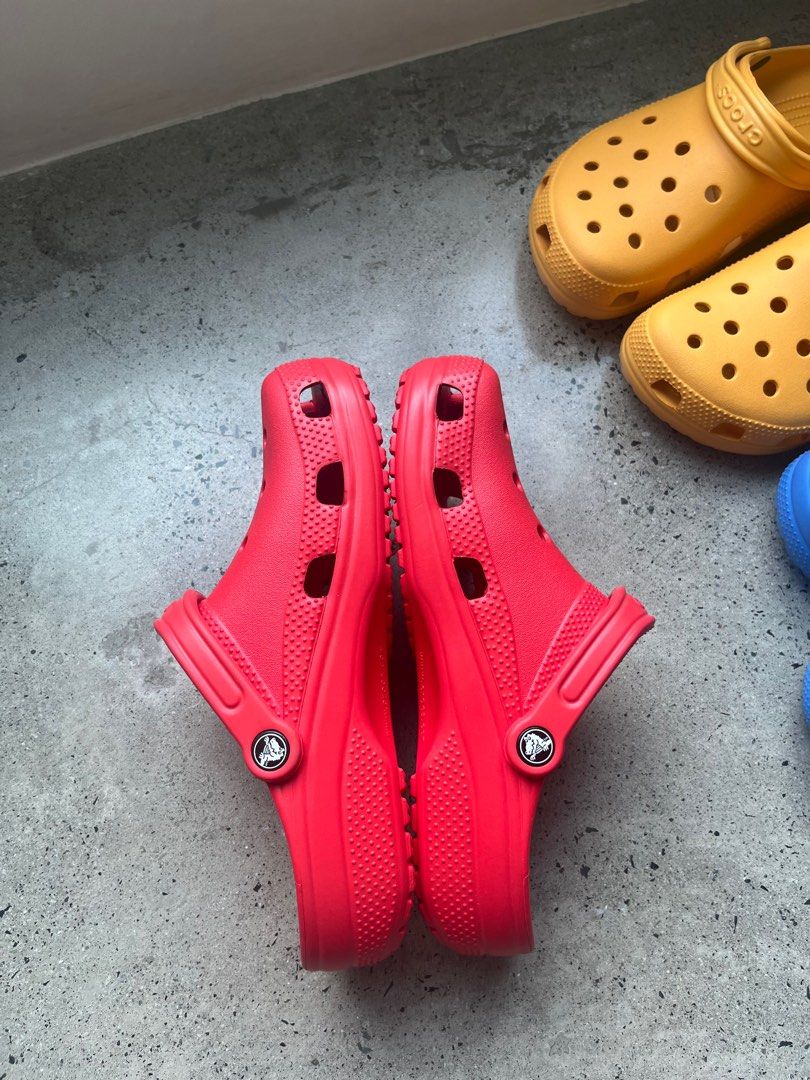 Mens crocs on store sale free shipping