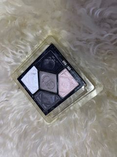 (Category: ) located in . Submitted by 88closet (Listing ID 1225043928, Image 1). Description: .