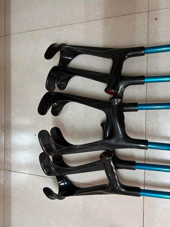 Elbow crutches (Category: Rehabilitative Devices) located in Manila. Submitted by calmdolphin.87b0e4 (Listing ID 1224929608, Image 2). Description: KOWSKY FOREARM CRUTCHES, Multi Color (Pair) The Kowsky Open Cuff Crutch, Multi Colored with Ergo Soft Grips extremely light and yet very strong. the Semi-elliptical cuff supports the ulna optimally no matter what type of clothing is worn. adjustable length via clip or push button. a cap nut for absolu