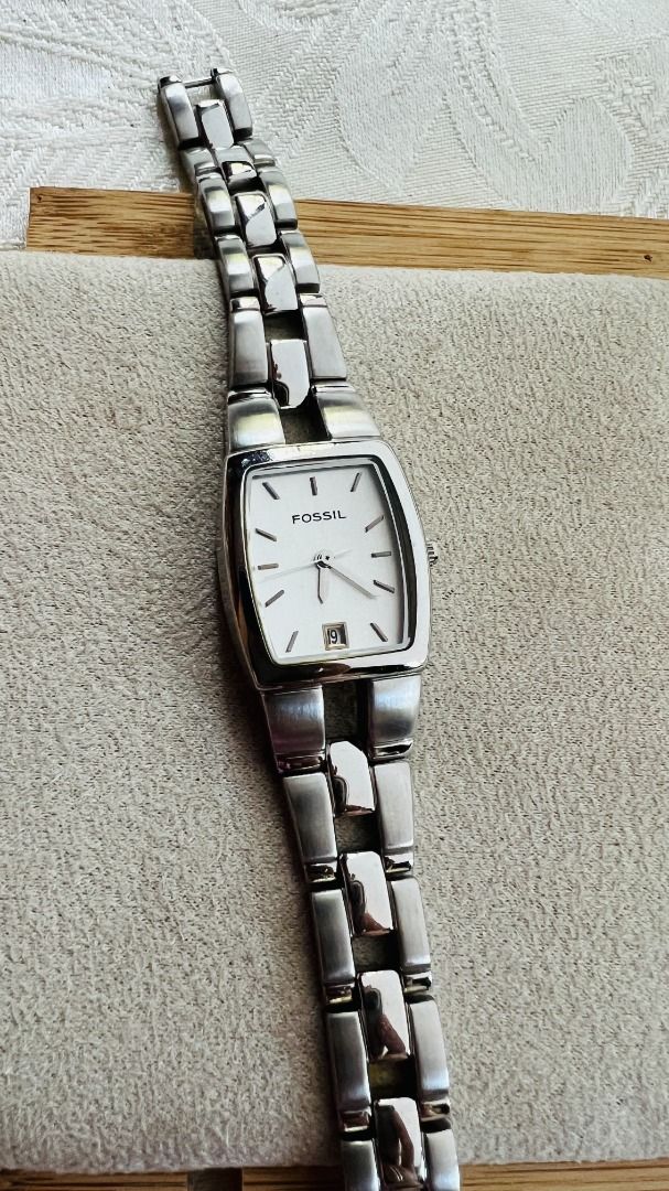 Fossil f2 ladies watch price outlet