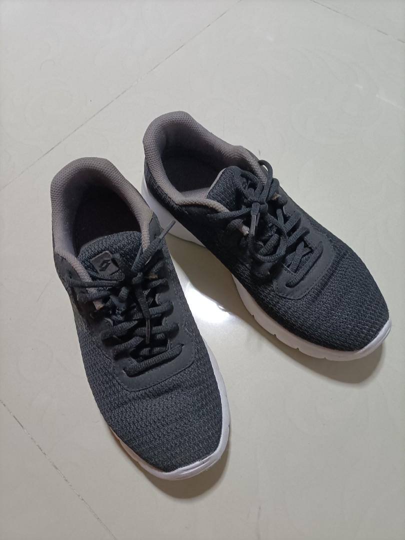 Lotto Gym Shoes, Luxury, Sneakers & Footwear on Carousell