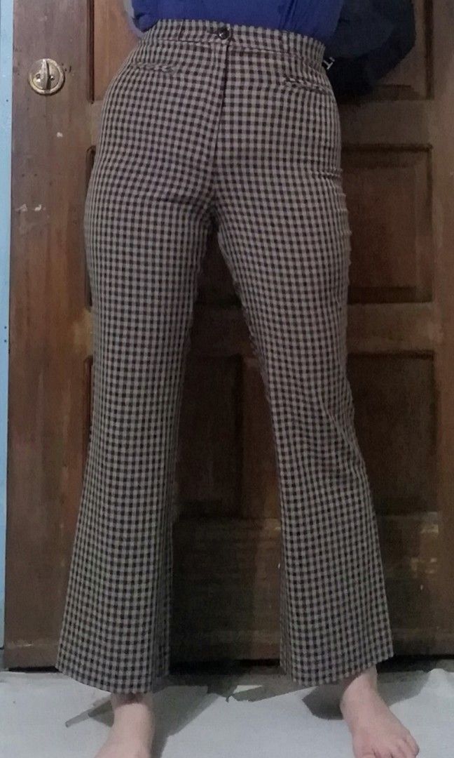 High Waist Flare Pants (Category: Other Bottoms) located in Mabalacat. Submitted by declutter_by_eij (Listing ID 1224183294, Image 2). Description: PM for actual pics! Size 28-29 Never been worn RFS: I gained weight.