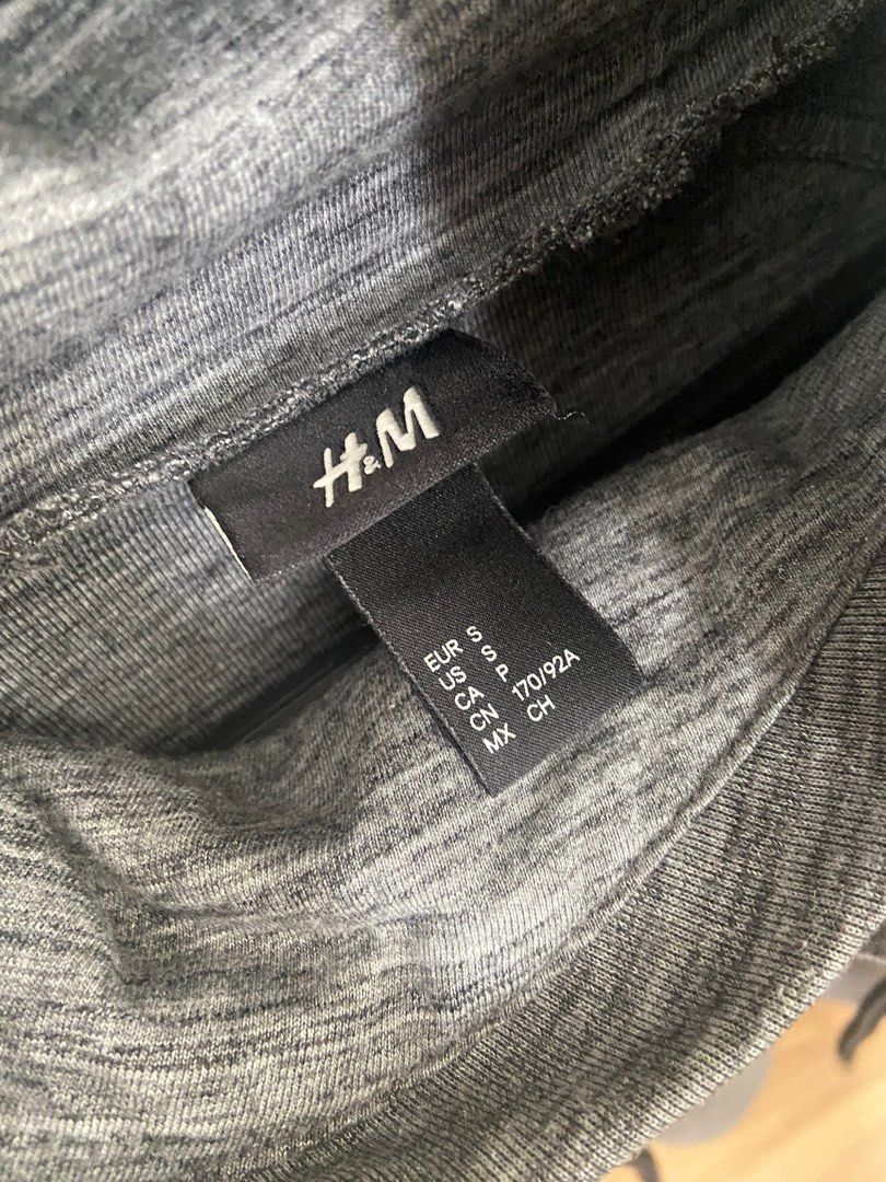 H&M Mens Hoodie (Category: Coats, Jackets and Outerwear) located in Quezon City. Submitted by chmmy899 (Listing ID 1225051160, Image 2). Description: Barely worn Size small.