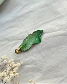 Jade Natural Carved Fish Pendant 18K 3.3grams Gold Imported